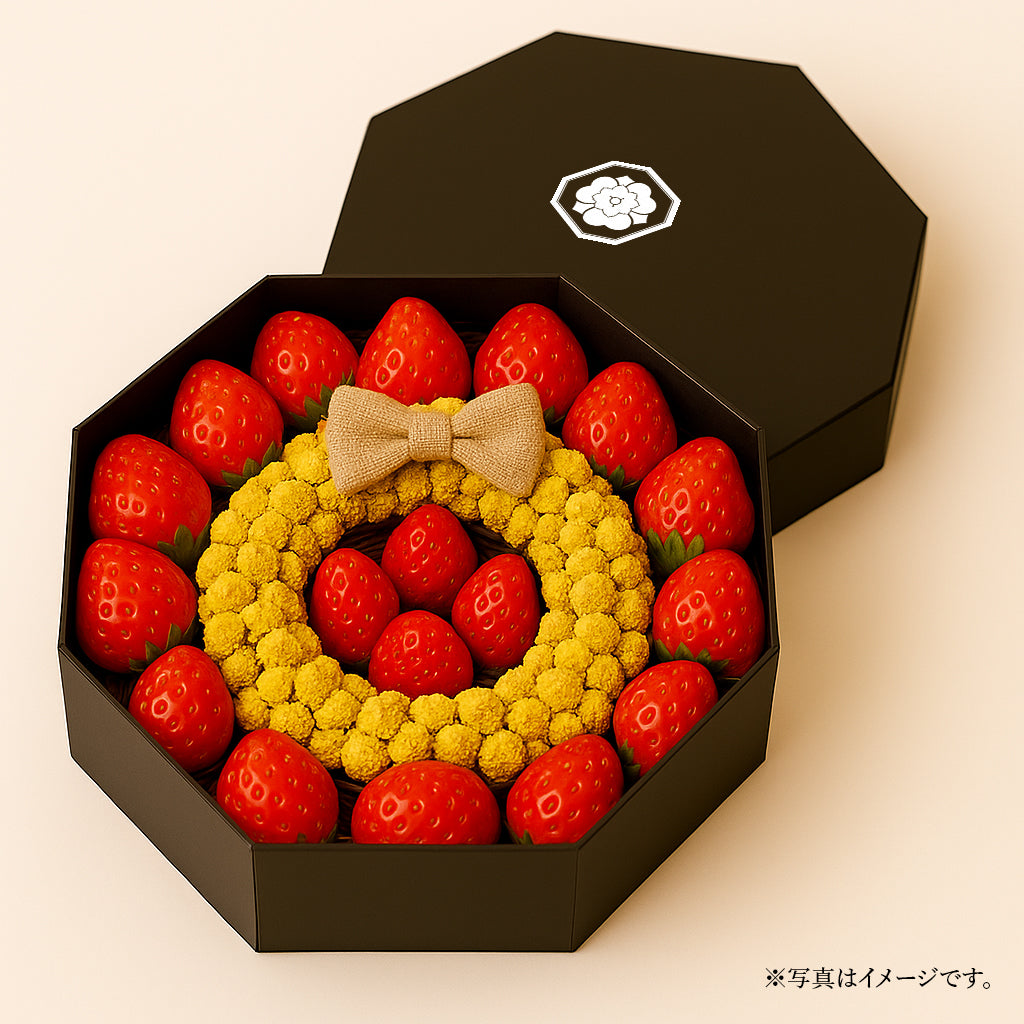 苺壱笑 八角ギフトリース
― 大切な人に、花と苺のご縁を