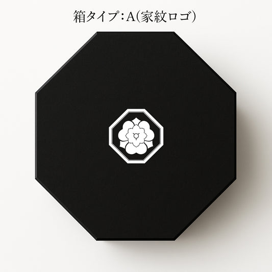 苺壱笑｜八角ギフトBOX プレミアム古都華（Mサイズ 約300g）　湧き水に育まれた深紅の果実を、墨色の箱にそっと包んで。