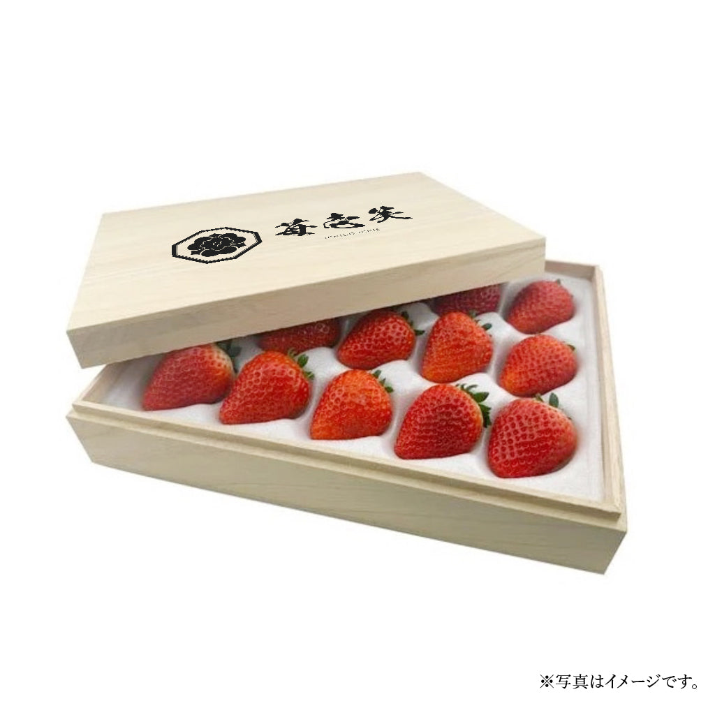 千年桐箱 ─ 高山の恵み ─
苺壱笑 古都華 プレミアム厳選詰め（約310g）　竹林と湧き水に育まれた、ひと粒に千年の想いを込めて。